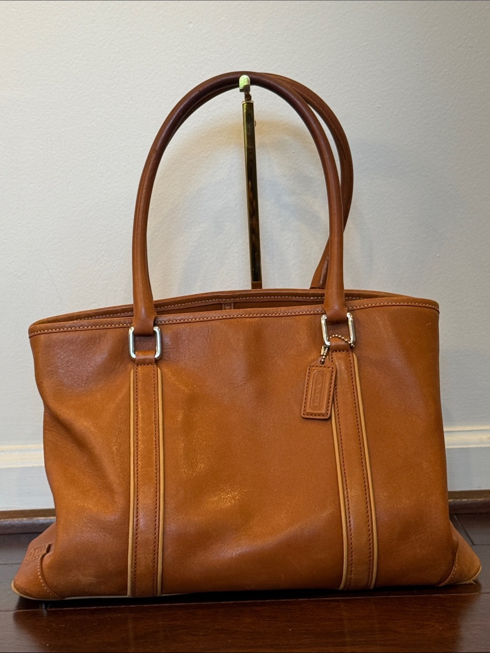 Coach - Classic Leather Tote Bag in Cognac

H2S-7585
